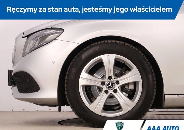 Mercedes-Benz Klasa E cena 90000 przebieg: 197272, rok produkcji 2017 z Pabianice małe 436
